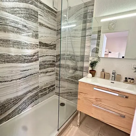Sea Shell Apartment *