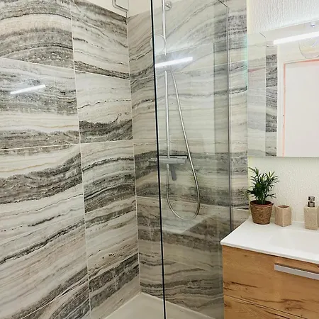 Sea Shell Apartment *